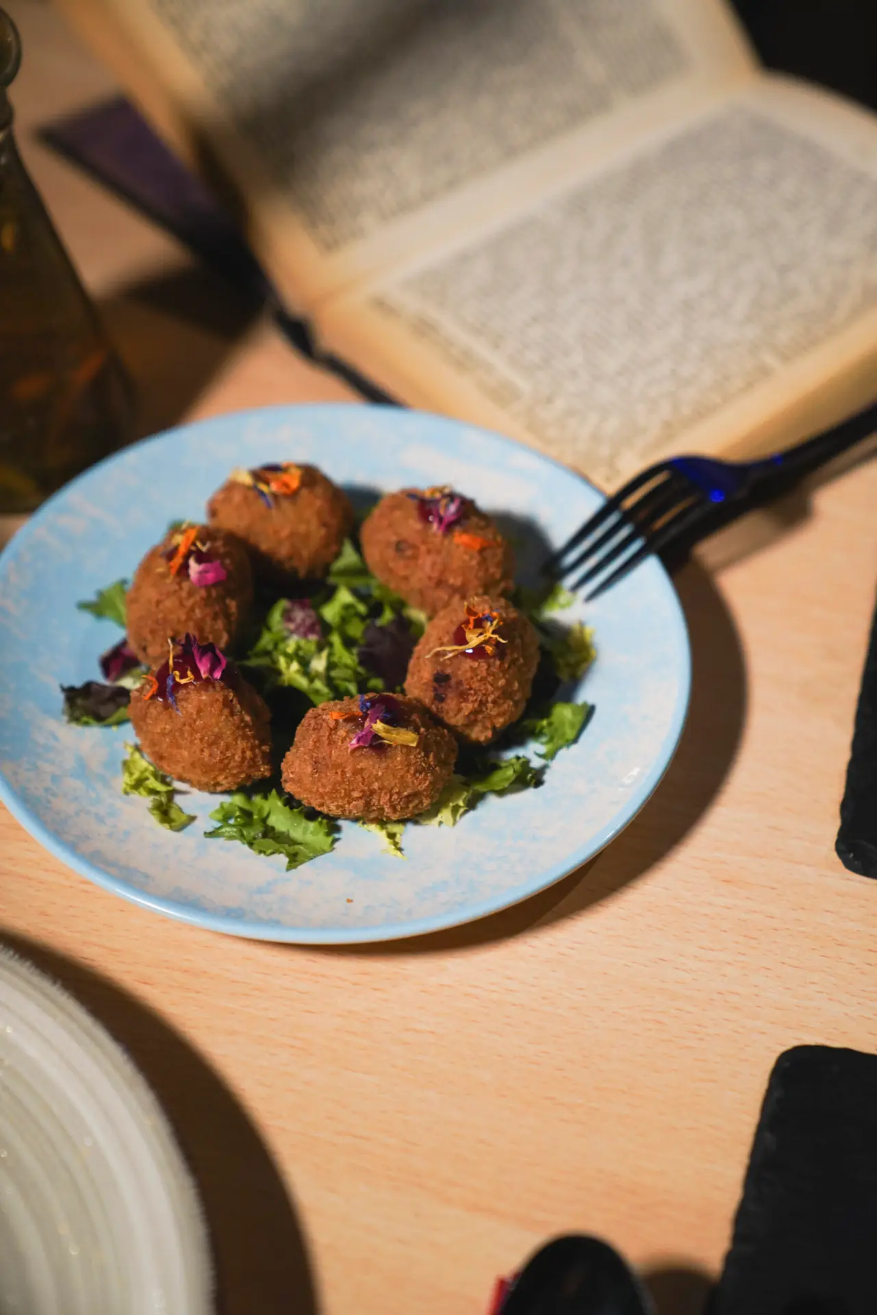 Croquetas en restaurante temático 